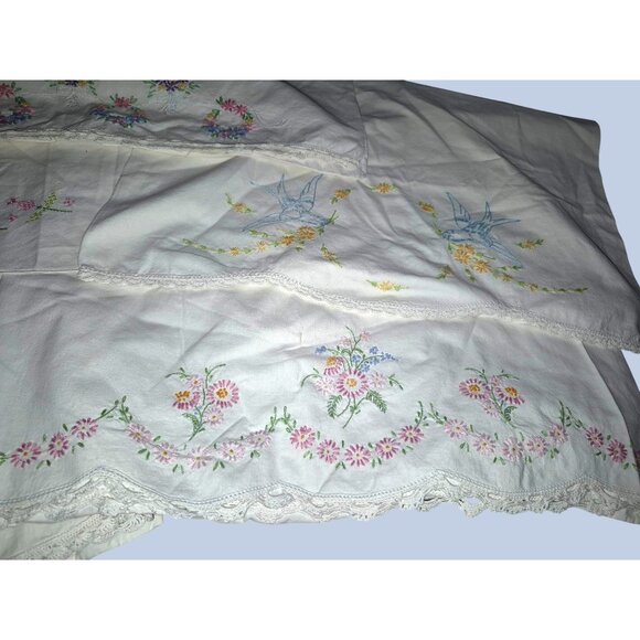 Vintage Hand-Embroidered Pillowcases Floral Bird Motifs White Cotton Lace Trim S - Picture 6 of 7